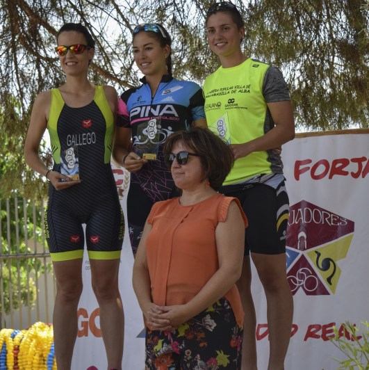 podium femenino.jpg