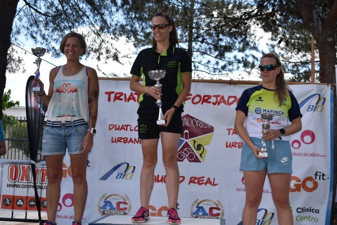 podium femenino III tri