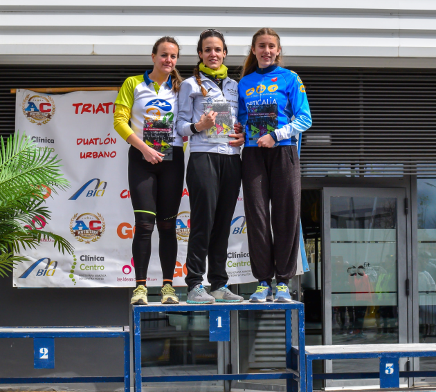 podium femenino 4 duatlon urbano